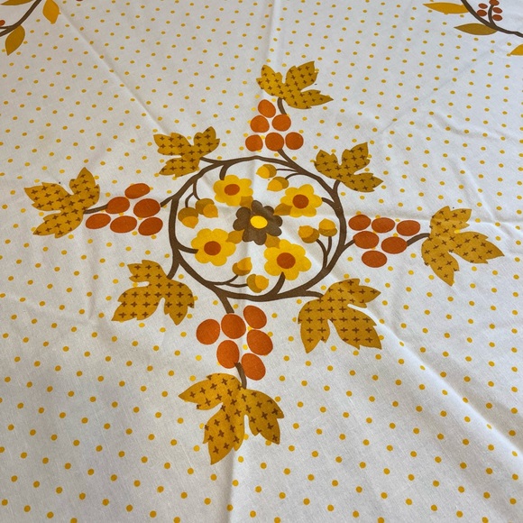 ***SOLD***Vintage Tablecloth - Picture 5 of 6